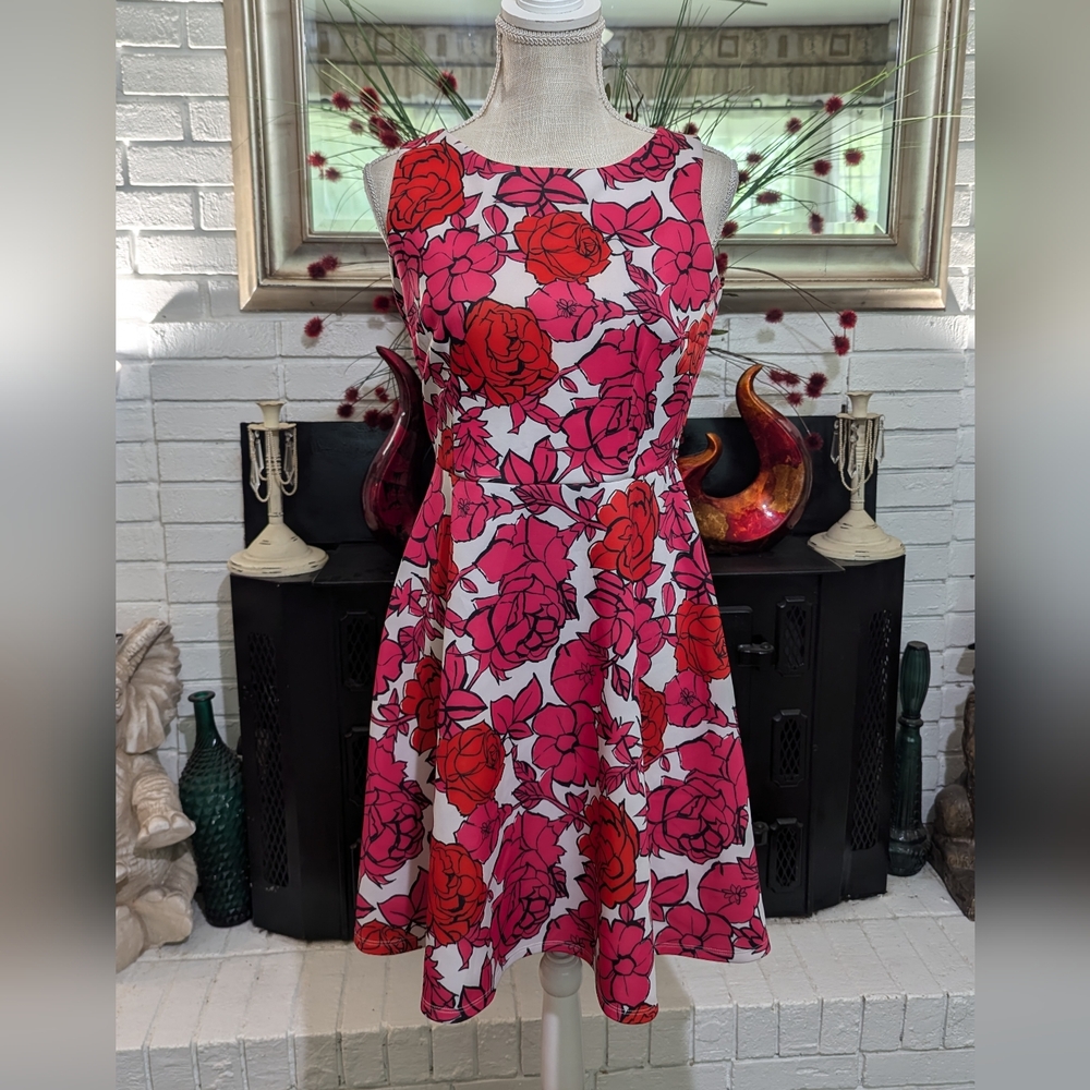 New York & Company Retro 60's Floral Print